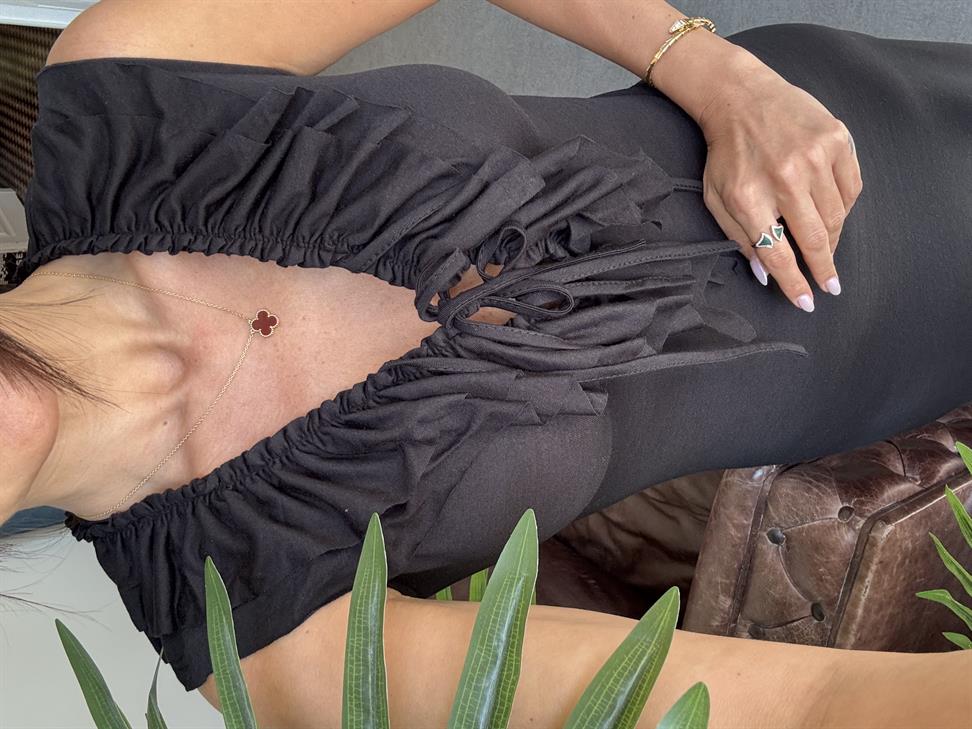 Siyah Önden Fırfırlı Uzun Elbise