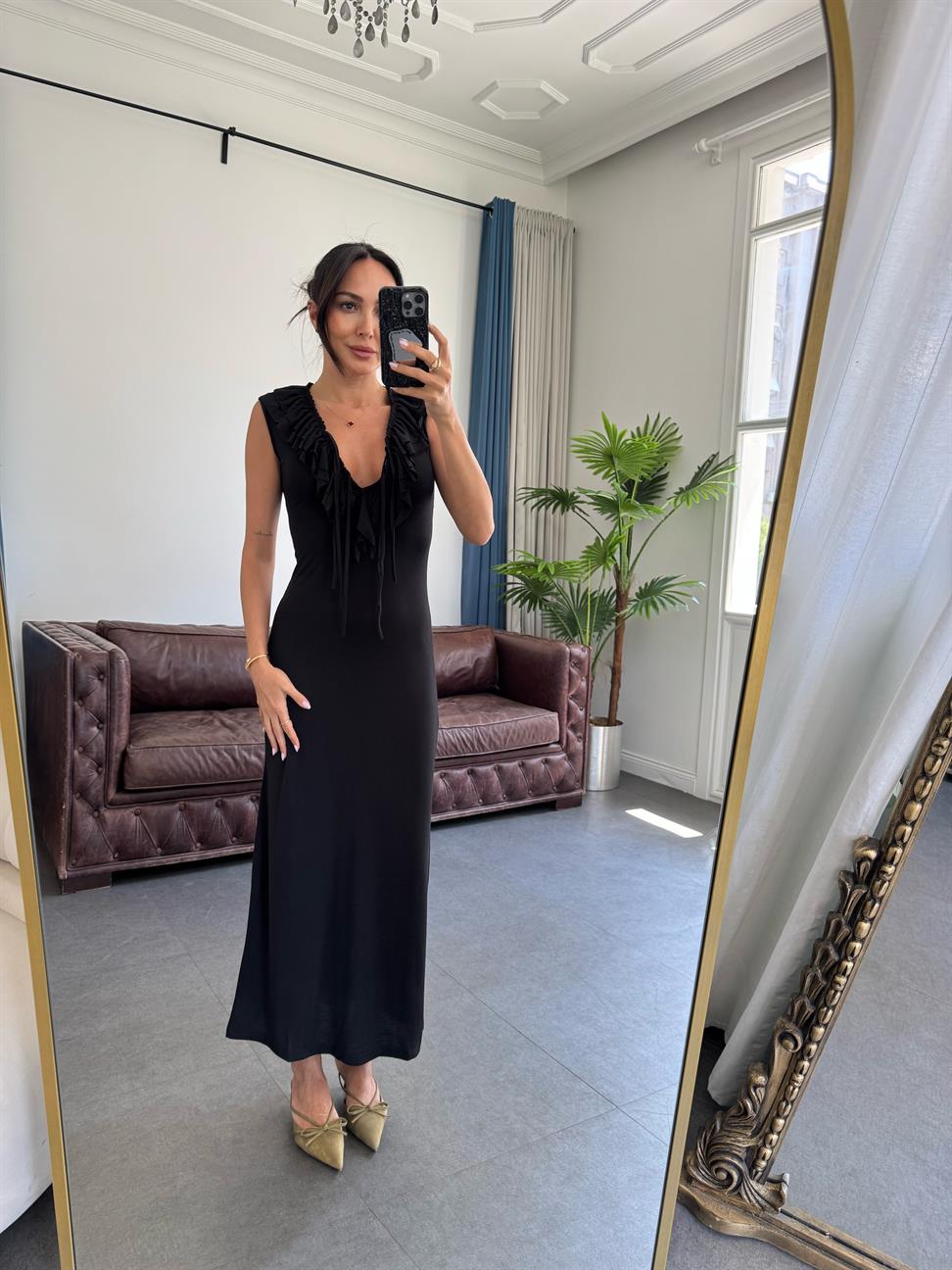 Siyah Önden Fırfırlı Uzun Elbise