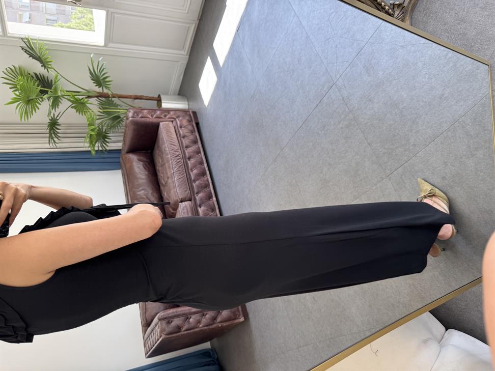 Siyah Önden Fırfırlı Uzun Elbise