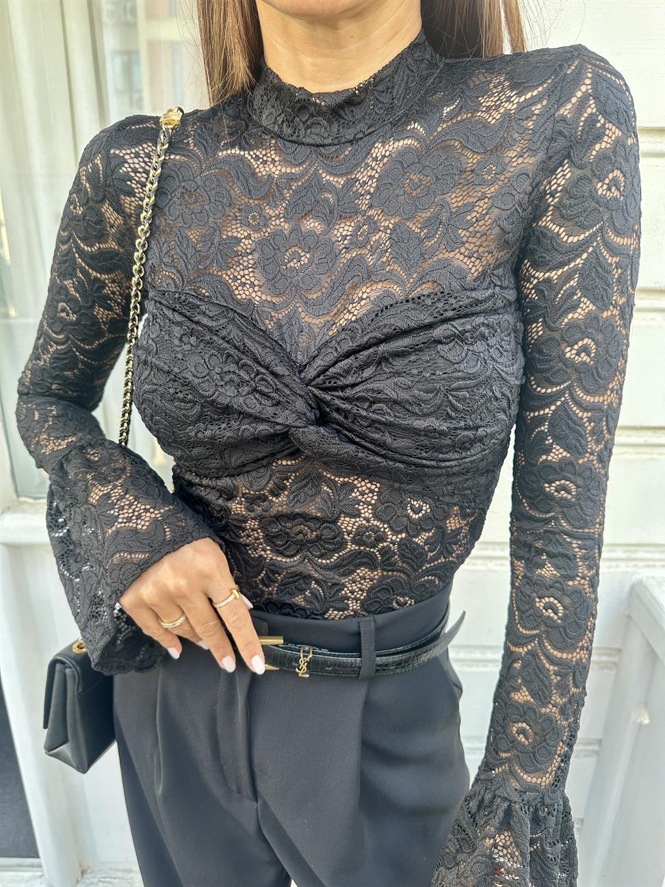 Siyah Özel Tasarım Dantel Bluz
