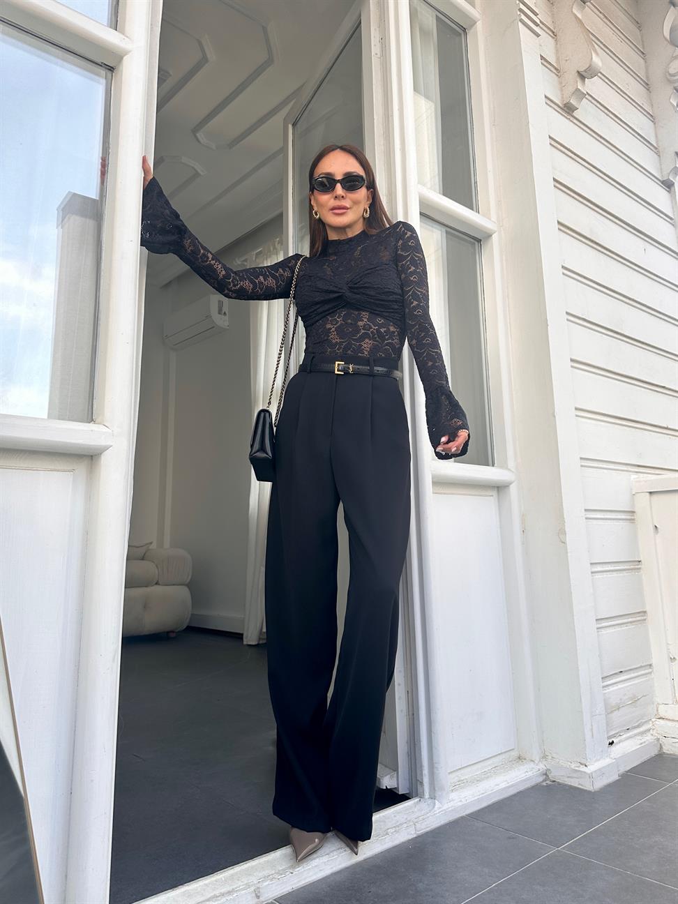 Siyah Özel Tasarım Dantel Bluz