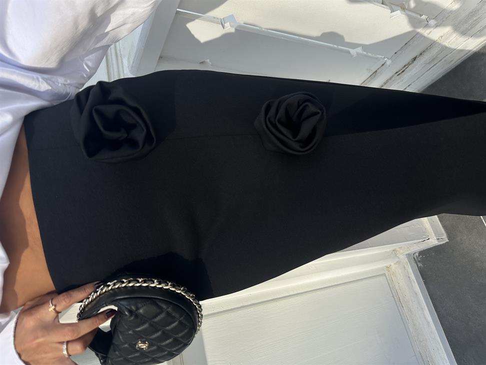 Siyah Özel Tasarım Gül Detaylı Etek