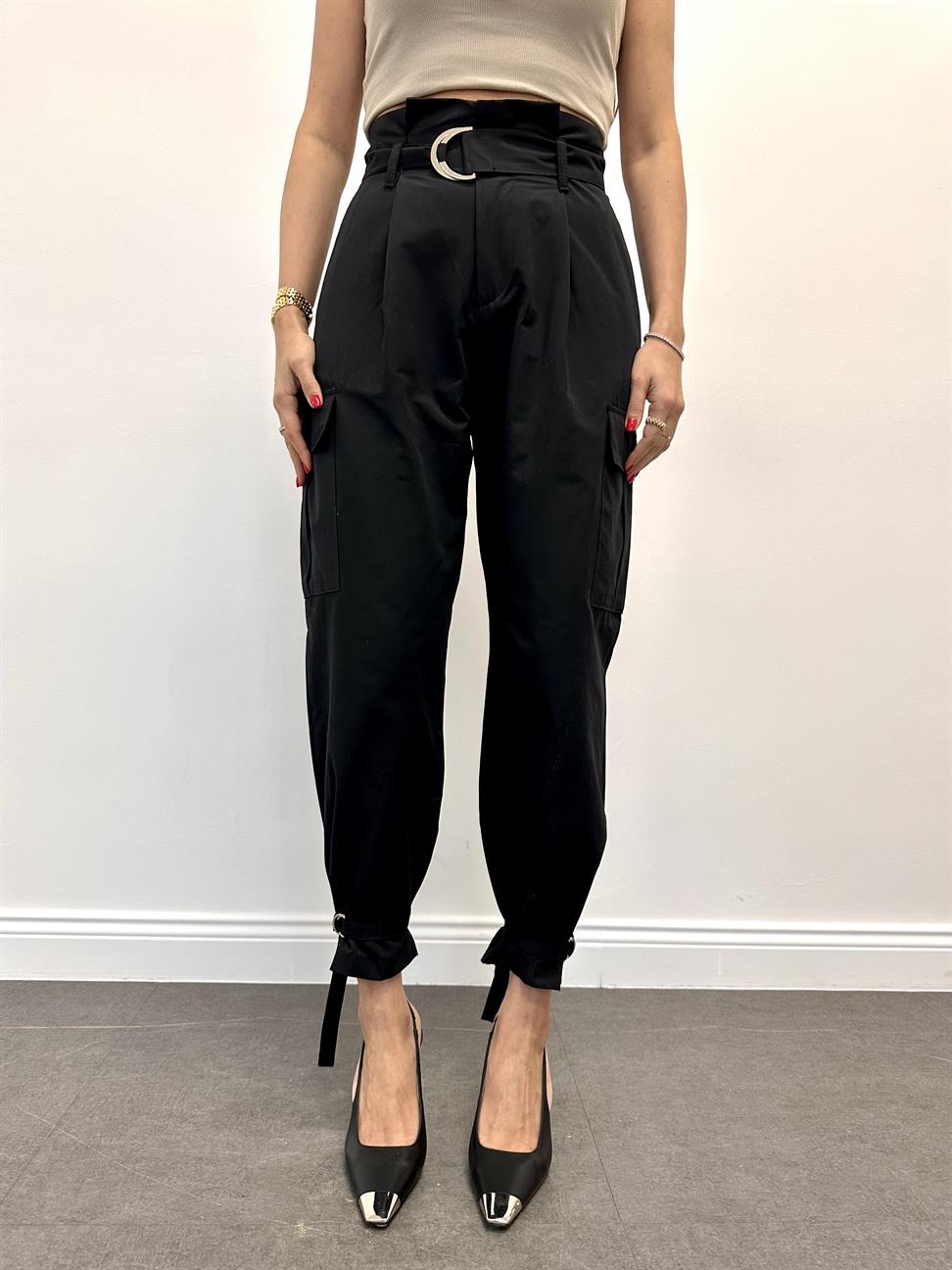 Siyah Paçası Kemerli Kargo Pantolon
