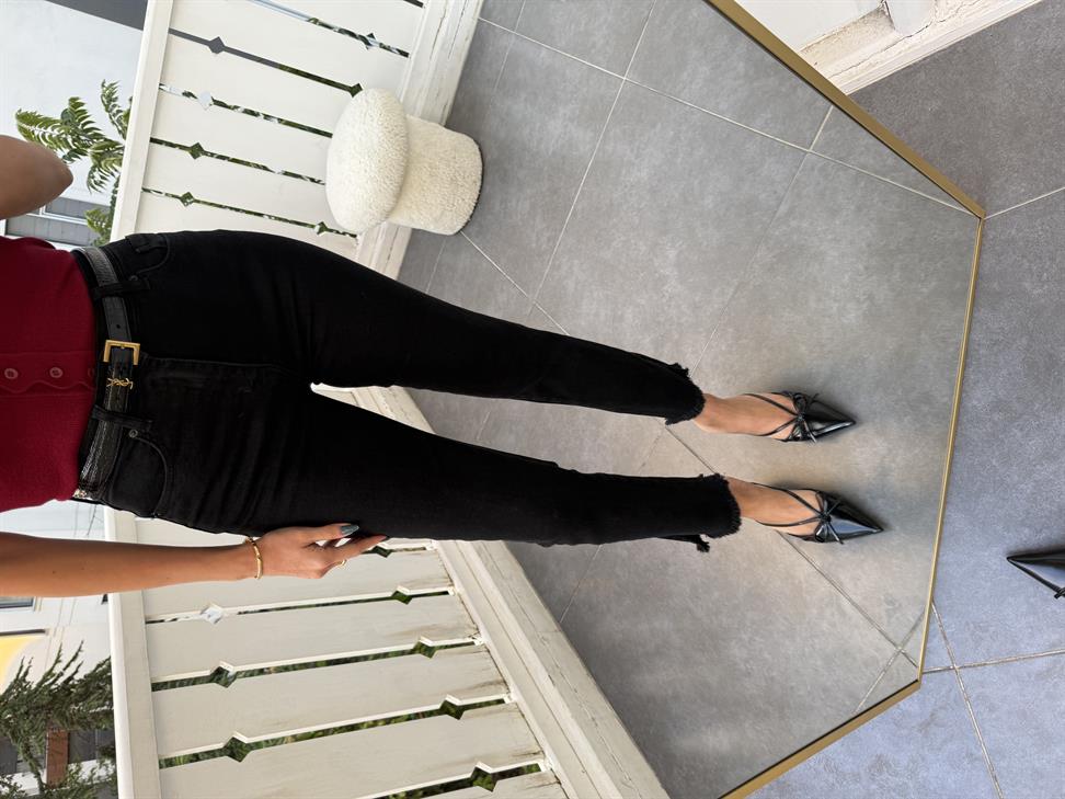 Siyah Paçası Püsküllü ve Yırtmaçlı Jean Pantolon