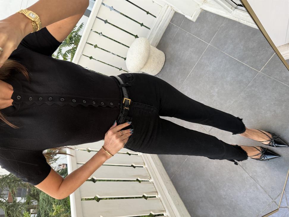 Siyah Paçası Püsküllü ve Yırtmaçlı Jean Pantolon