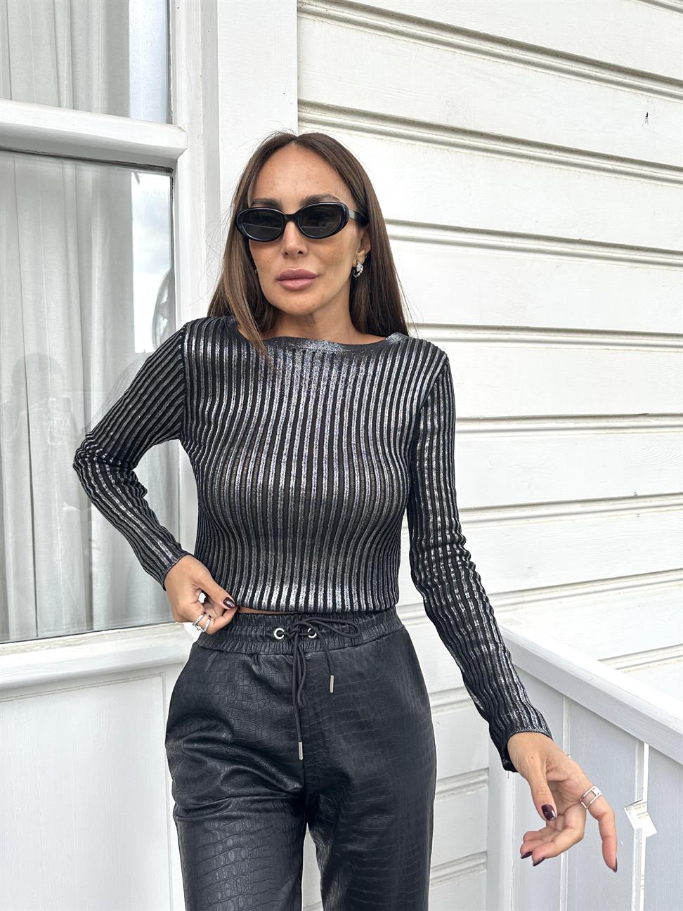 Siyah Parlak Baskılı Triko Kazak