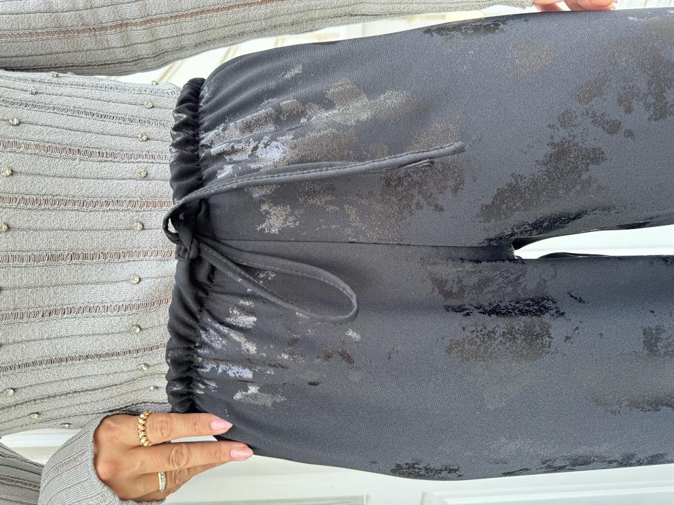 Siyah Parlak Desenli Pantolon