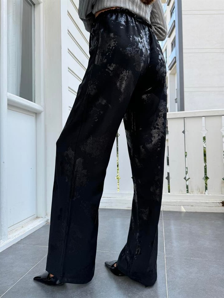 Siyah Parlak Desenli Pantolon