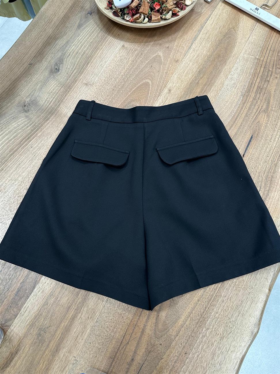 Siyah Pileli Cepli Şort