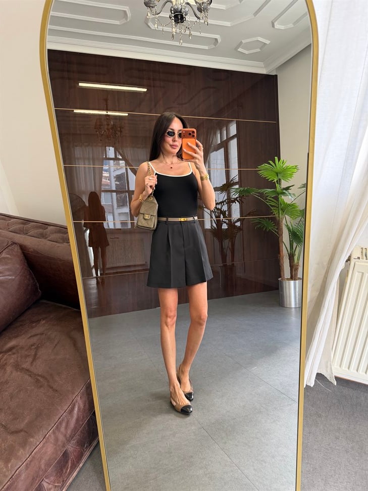 Siyah Pileli Cepli Şort