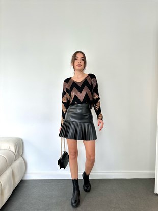 Siyah Pileli Kısa Deri Etek