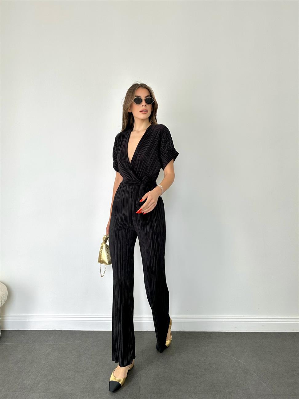 Siyah Piliseli V Yaka Tulum