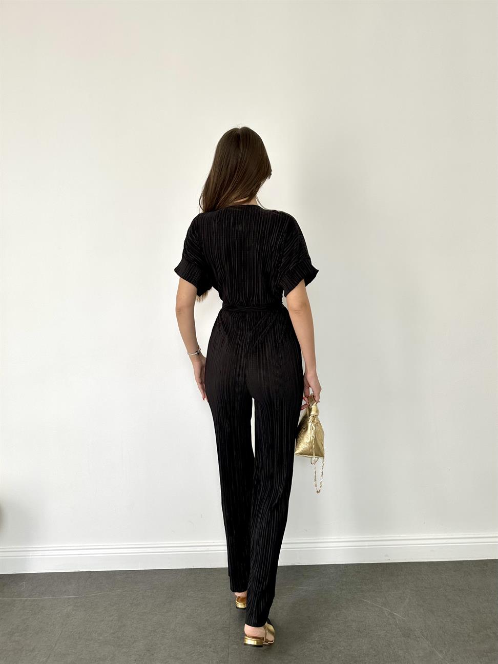 Siyah Piliseli V Yaka Tulum