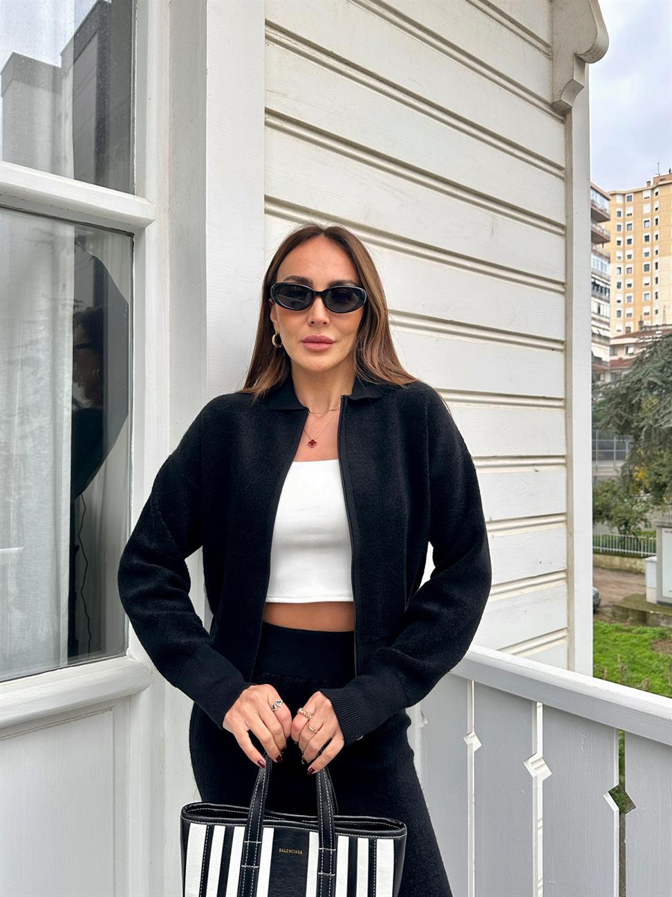 Siyah Polo Yaka Fermuarlı Etek Takım