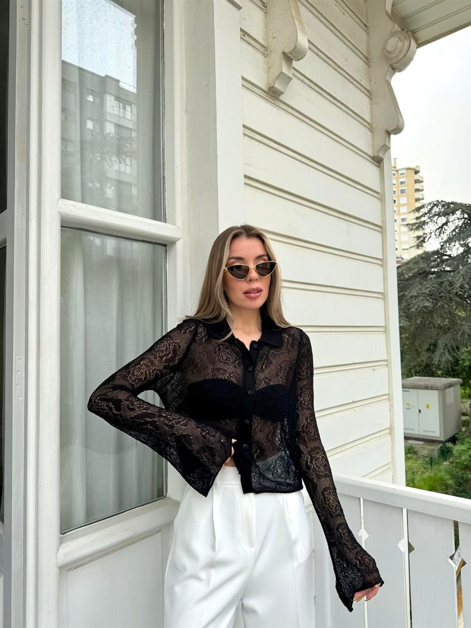 Siyah Polo Yaka Transparan Gömlek Hırka
