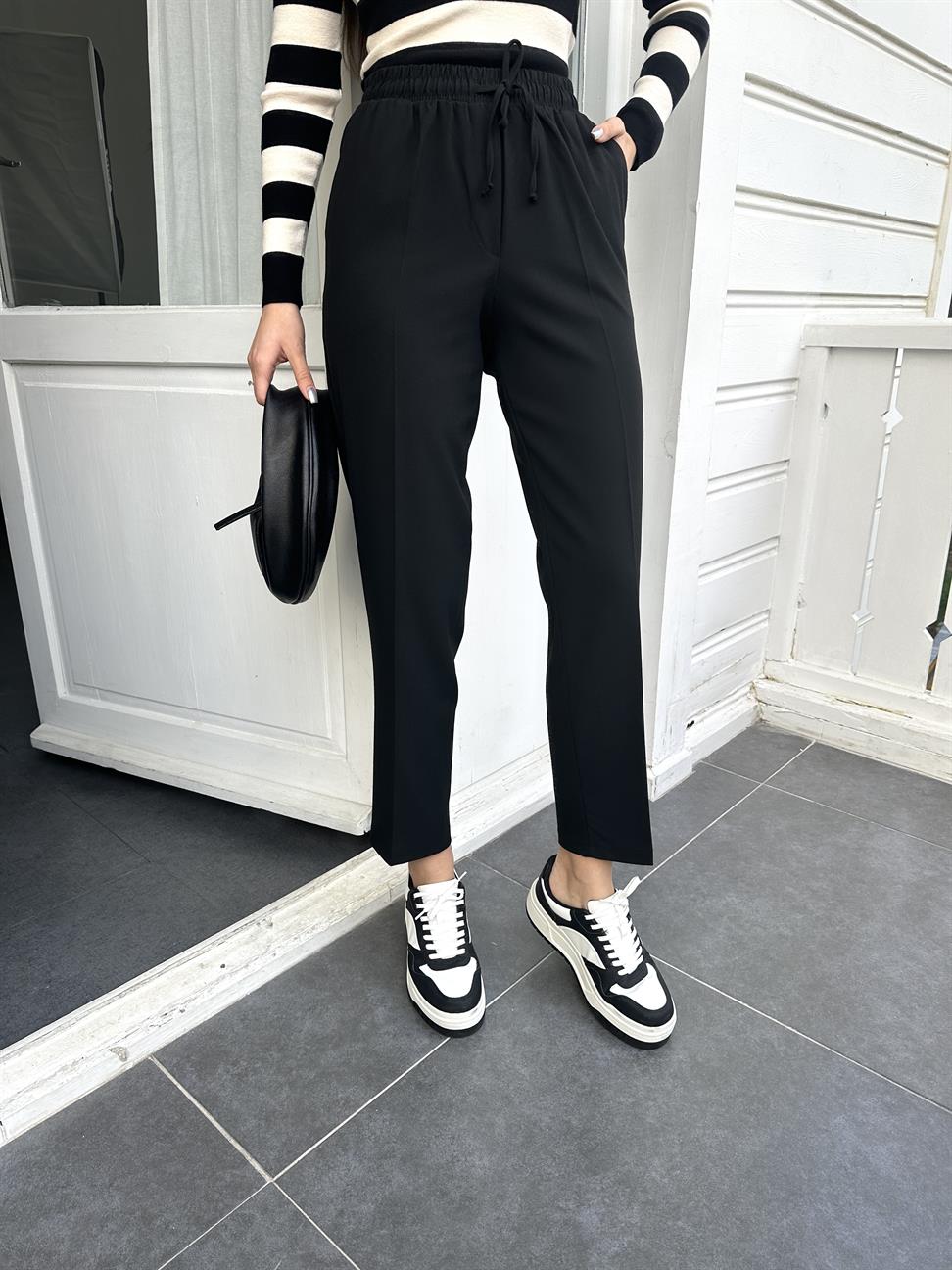 Siyah Rahat Kesim Boru Paça Kumaş Pantolon