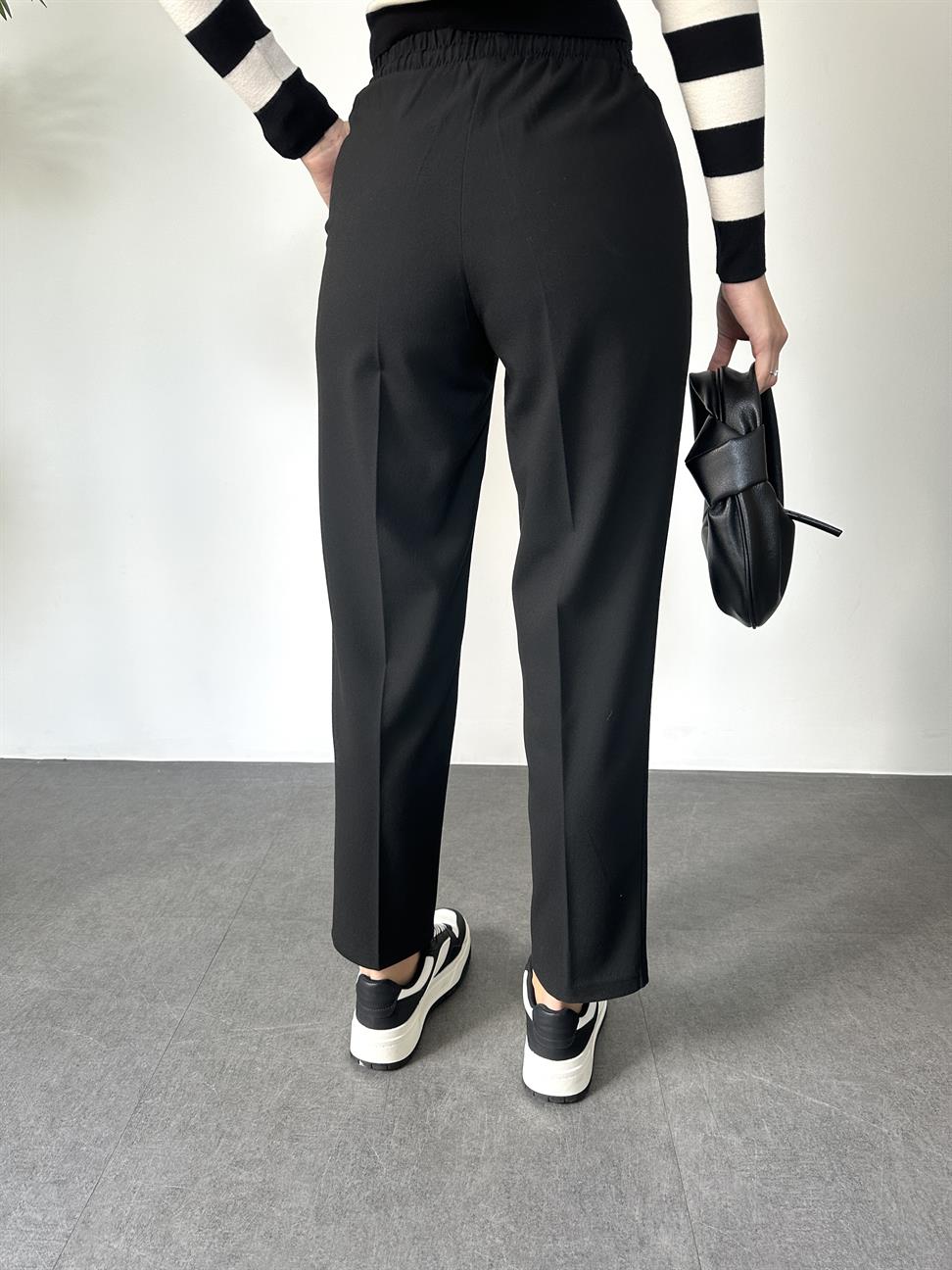 Siyah Rahat Kesim Boru Paça Kumaş Pantolon