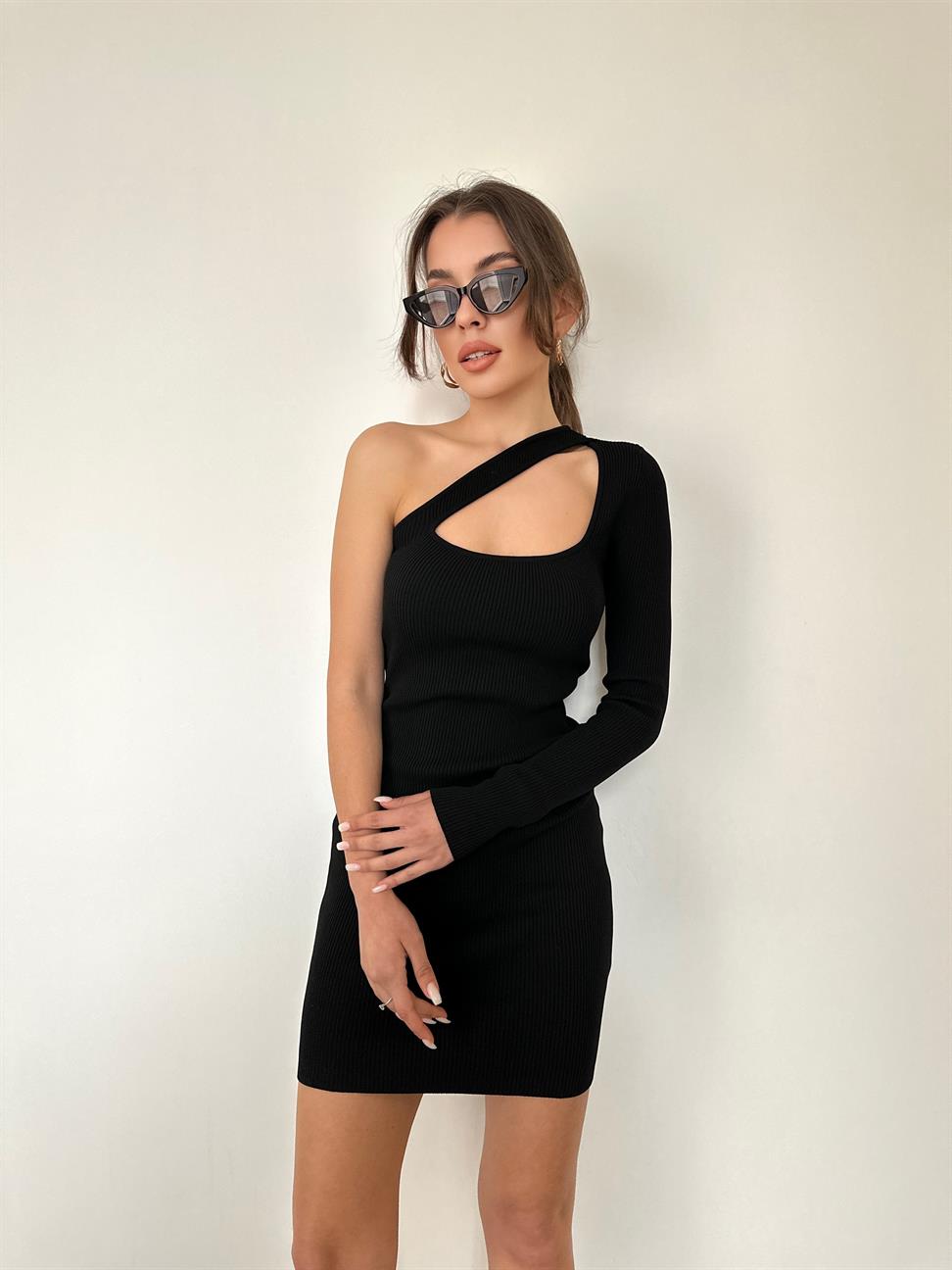 Siyah Sağ Omuz Açık Tek Kol Elbise