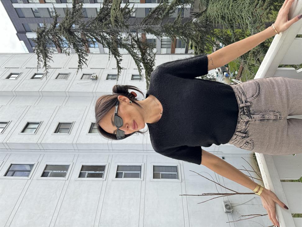 Siyah Sakallı Kısa Kollu Kazak