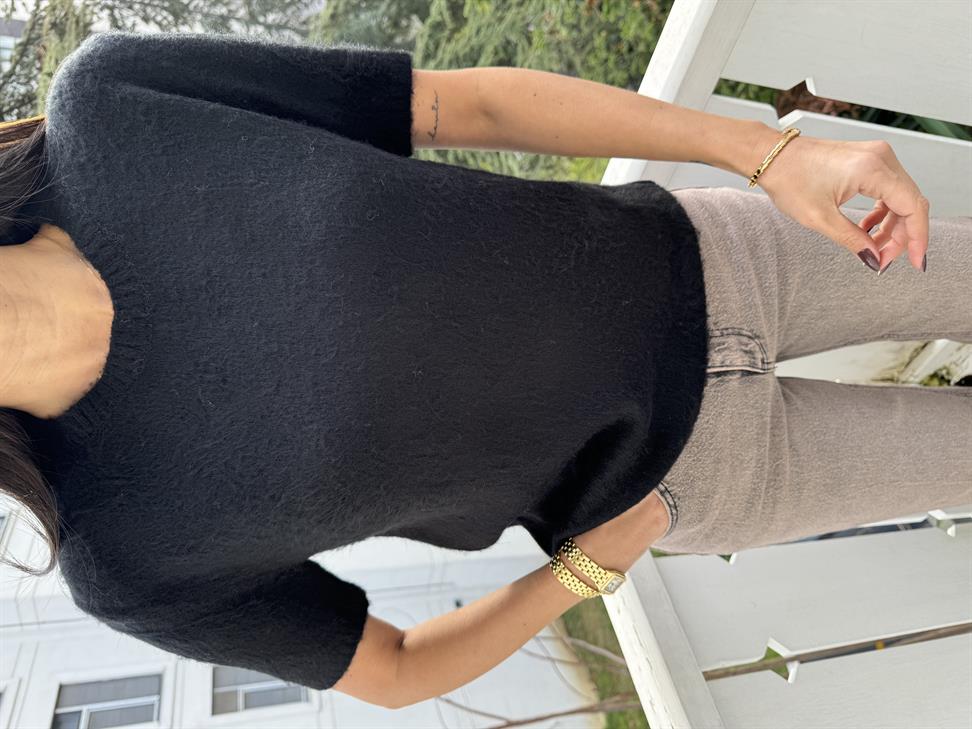 Siyah Sakallı Kısa Kollu Kazak