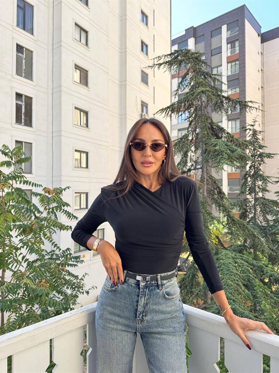 Siyah Sandy Yan Büzgülü Bluz