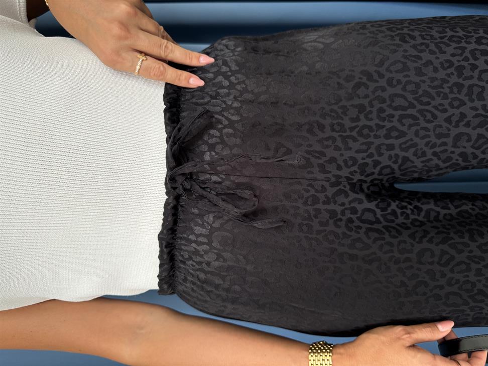 Siyah Saten Leopar Desenli Pantolon