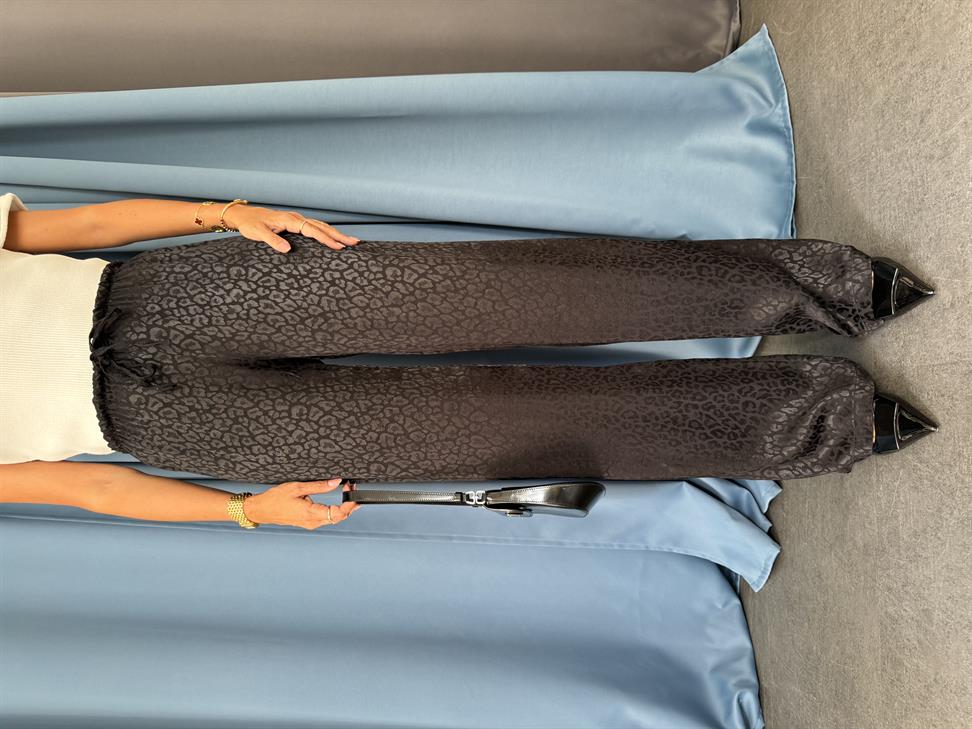 Siyah Saten Leopar Desenli Pantolon