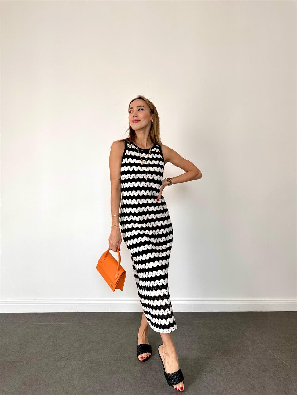 Siyah Şeritli Halter Kesim Örgü Elbise