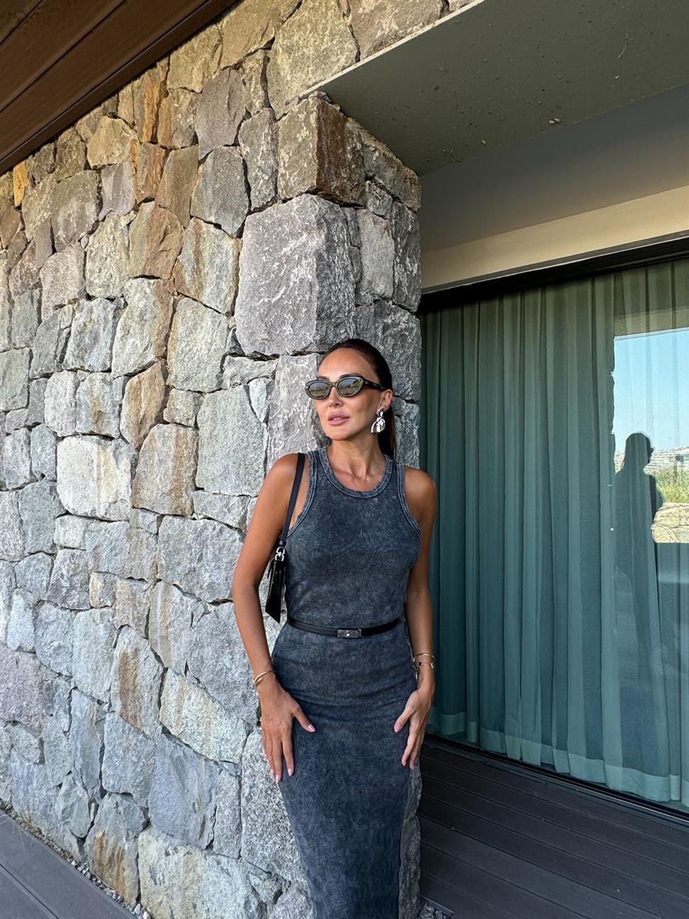 Siyah Sıfır Kol Yıkamalı Elbise