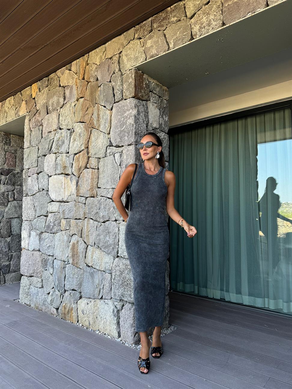 Siyah Sıfır Kol Yıkamalı Elbise