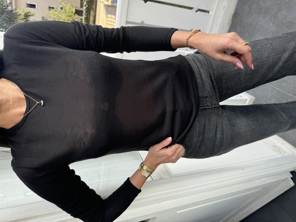 Siyah Sıfır Yaka Yarı Transparan Bluz