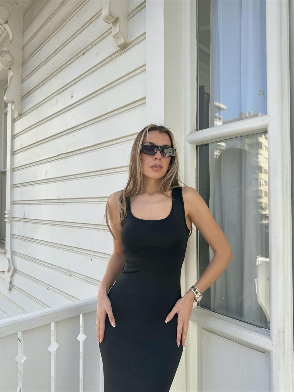 Siyah Simli Sırt Dekolte Midi Boy Elbise