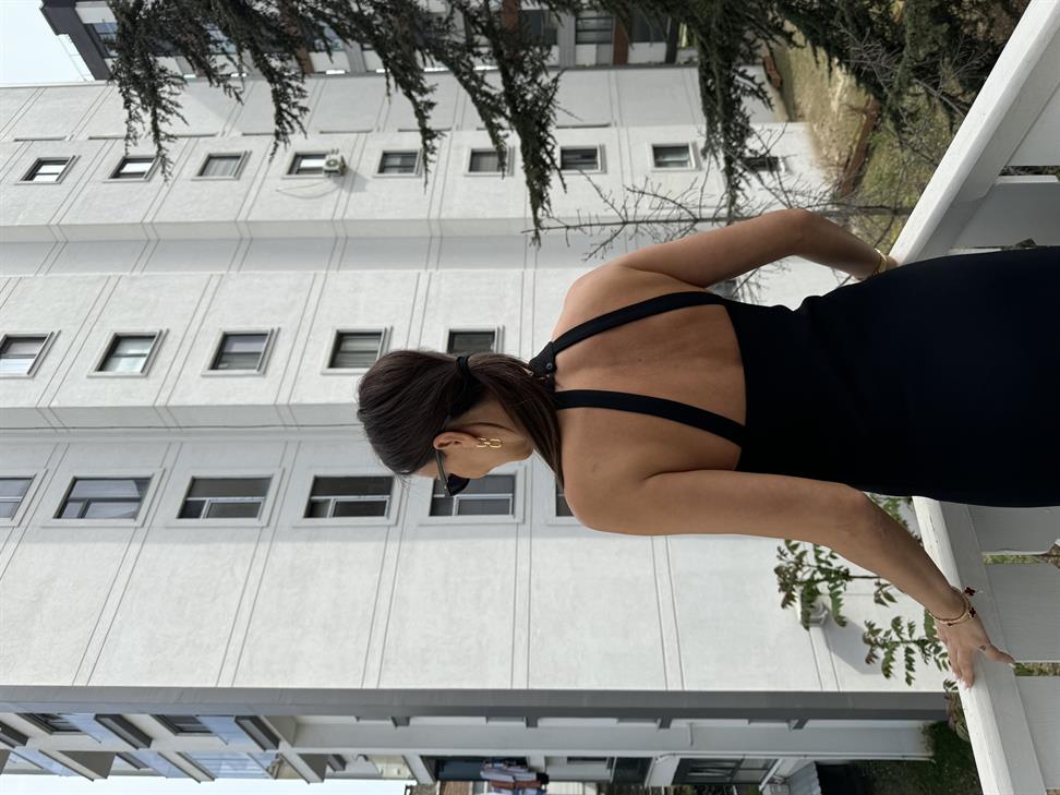 Siyah Sırt Dekolte Midi Boy Elbise