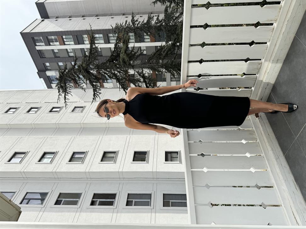 Siyah Sırt Dekolte Midi Boy Elbise