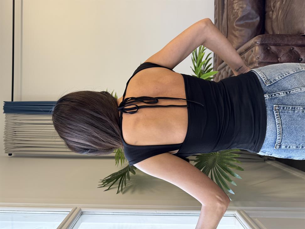 Siyah Sırt Detaylı Crop Bluz