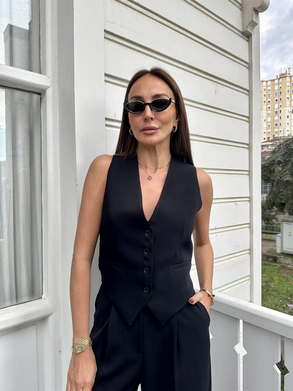Siyah Sırt Tasarımlı Blazer Düğmeli Yelek