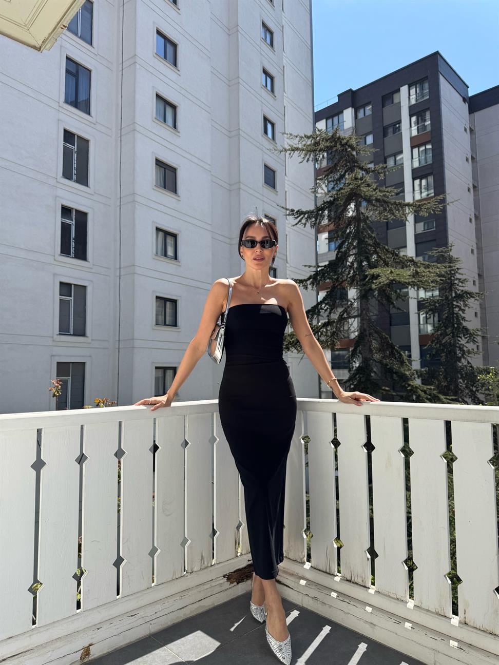 Siyah Straplez Yaka Midi Elbise