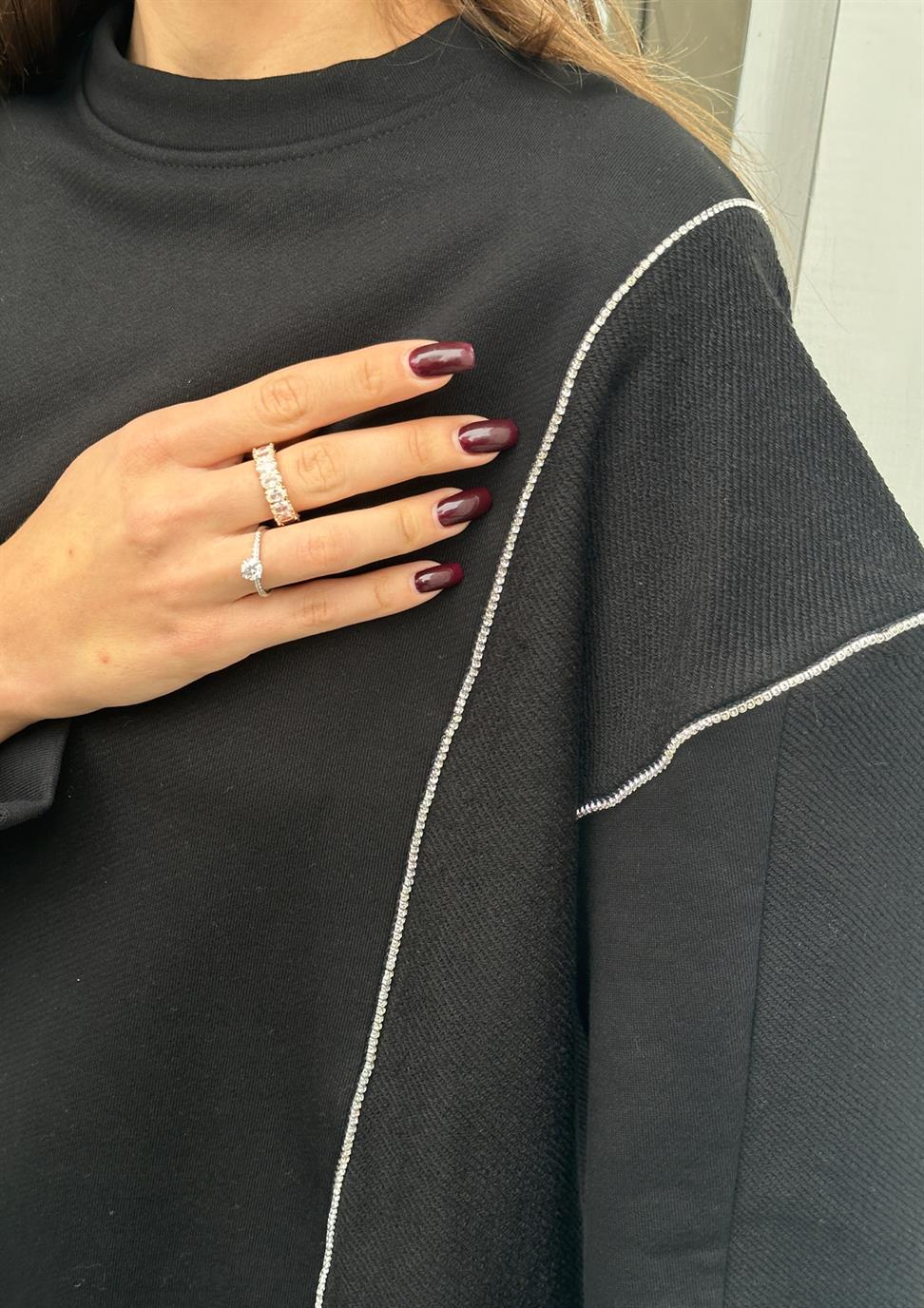 Siyah Şerit Detaylı Bisiklet Yaka Sweatshirt