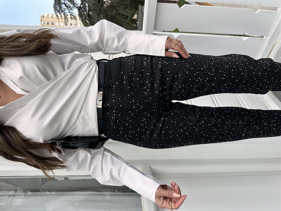 Siyah Taş İşleme Mom Fit Jean