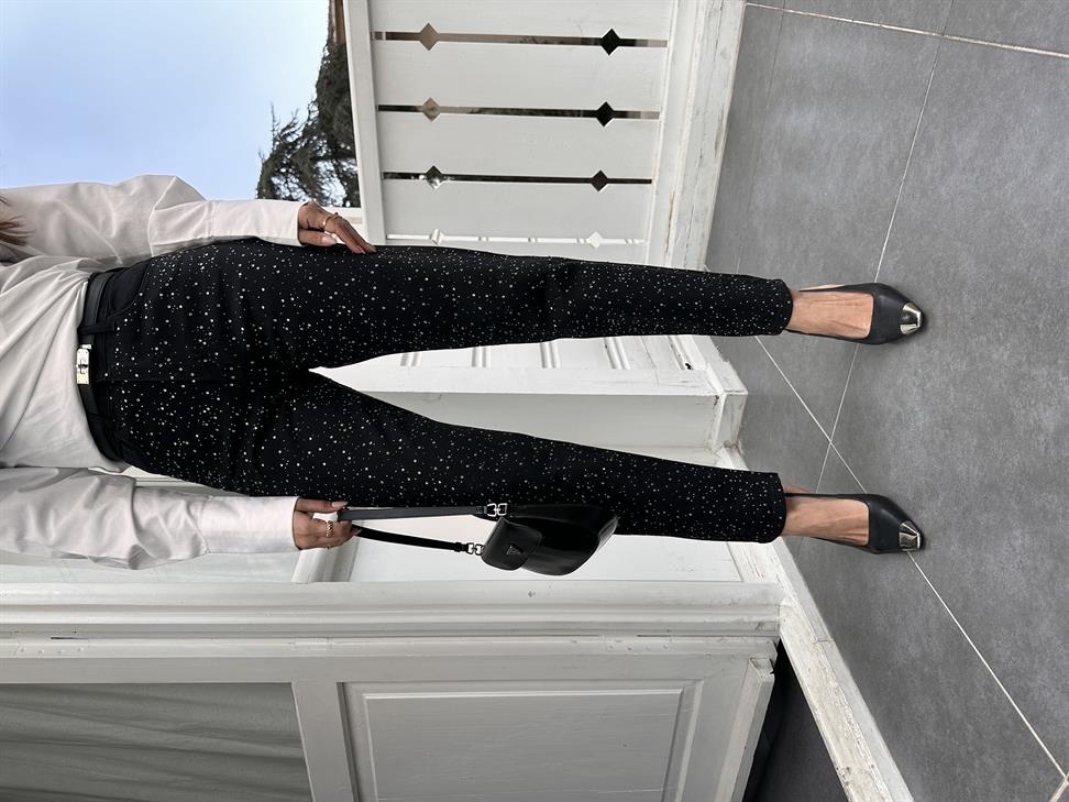 Siyah Taş İşleme Mom Fit Jean