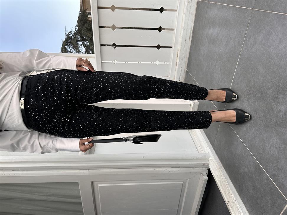 Siyah Taş İşleme Mom Fit Jean