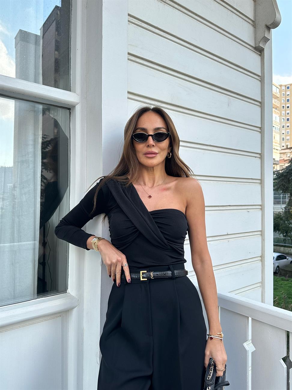 Siyah Tek Kol Drapeli Bluz 