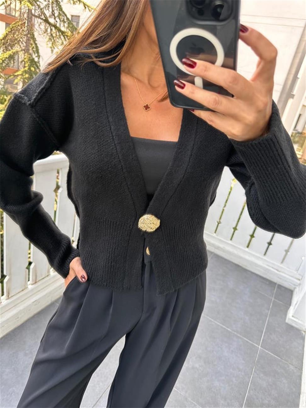 Siyah Ters Dikişli Tek Düğmeli Hırka