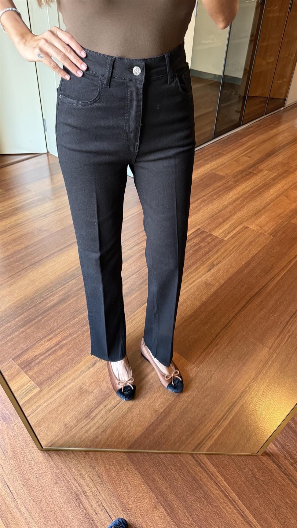 Siyah Ütü İzli Straight Jean Pantolon