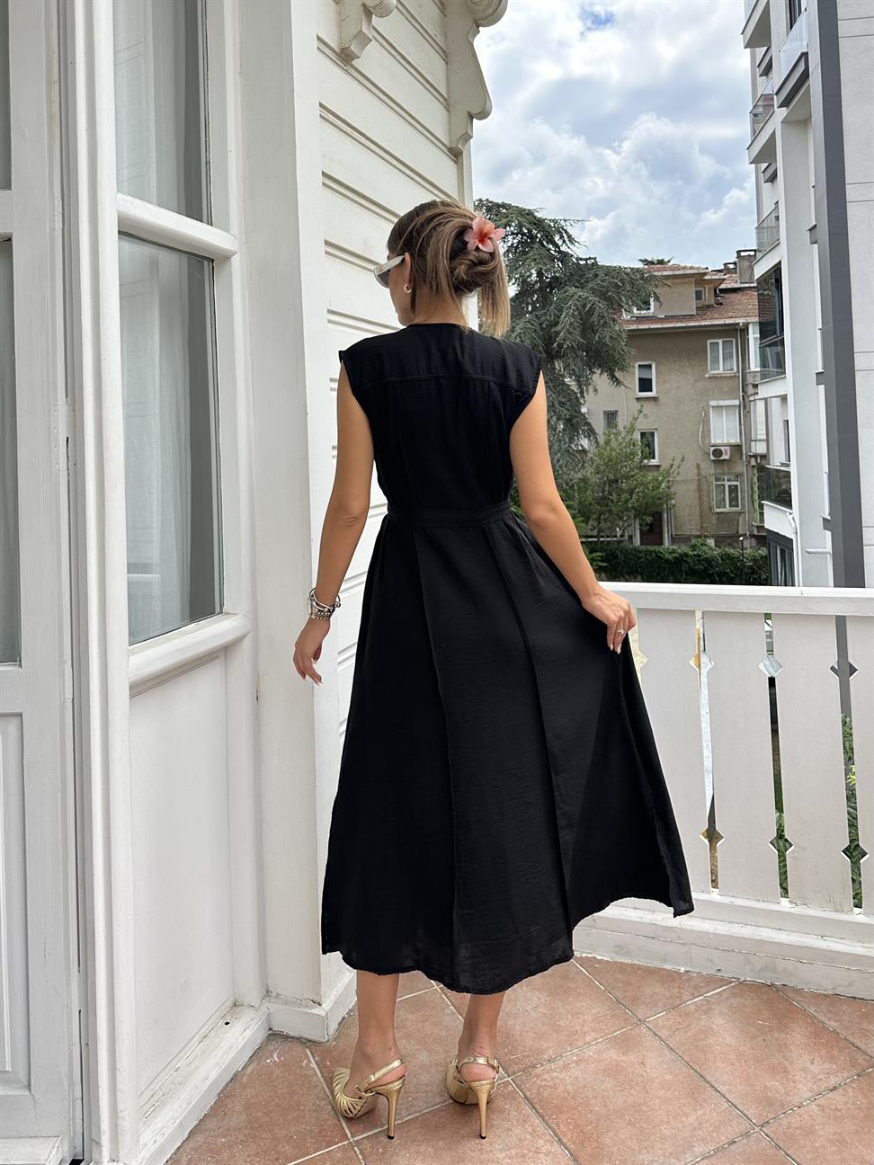 Siyah V Yaka Altın Düğmeli Kadın Elbise