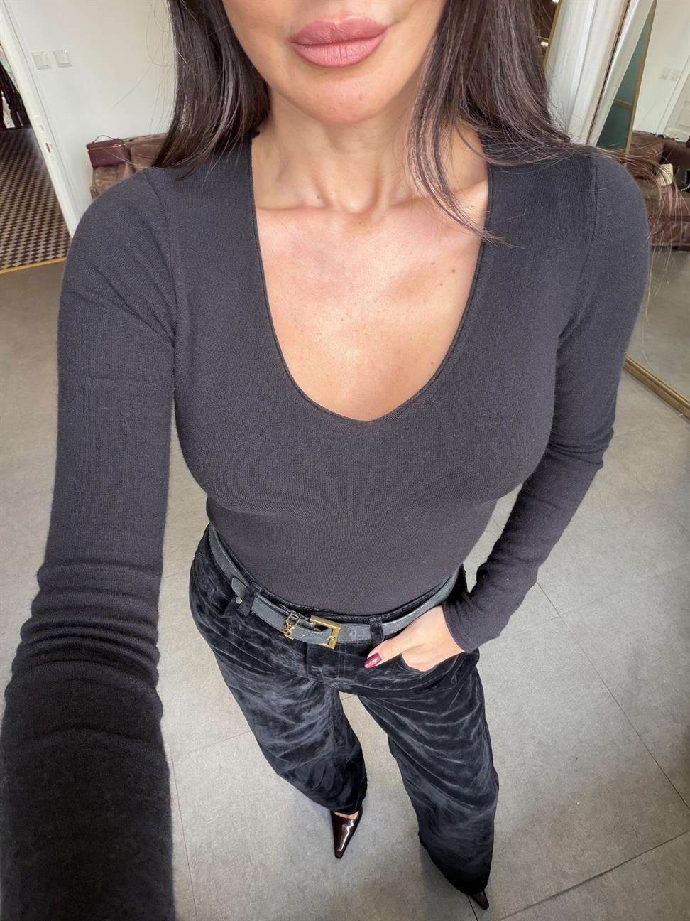 Siyah V Yaka Kaşmirli Ultra Hafif Triko Kazak