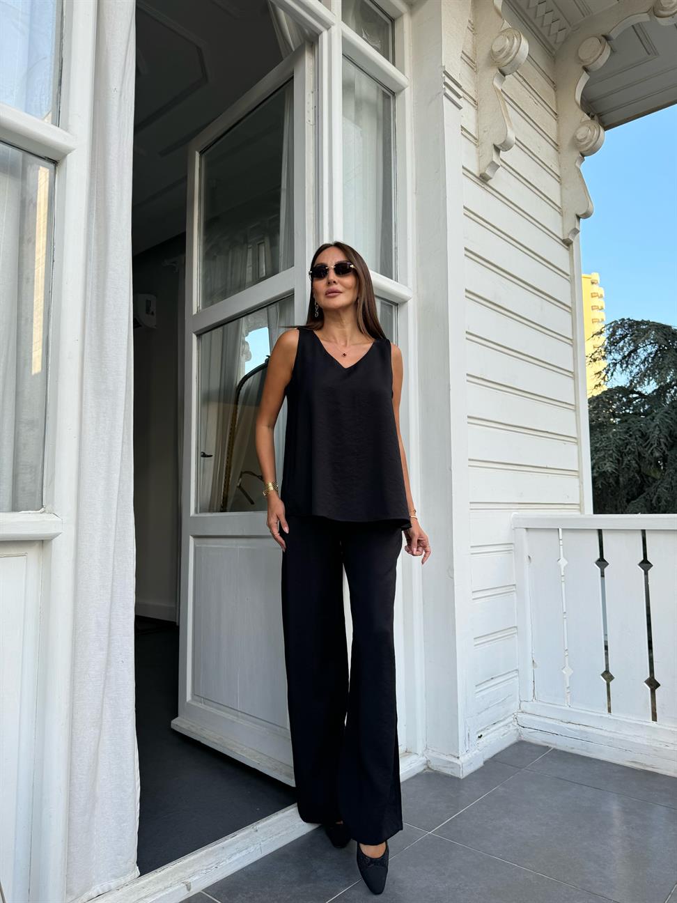 Siyah V Yaka Modal Pantolon Takım