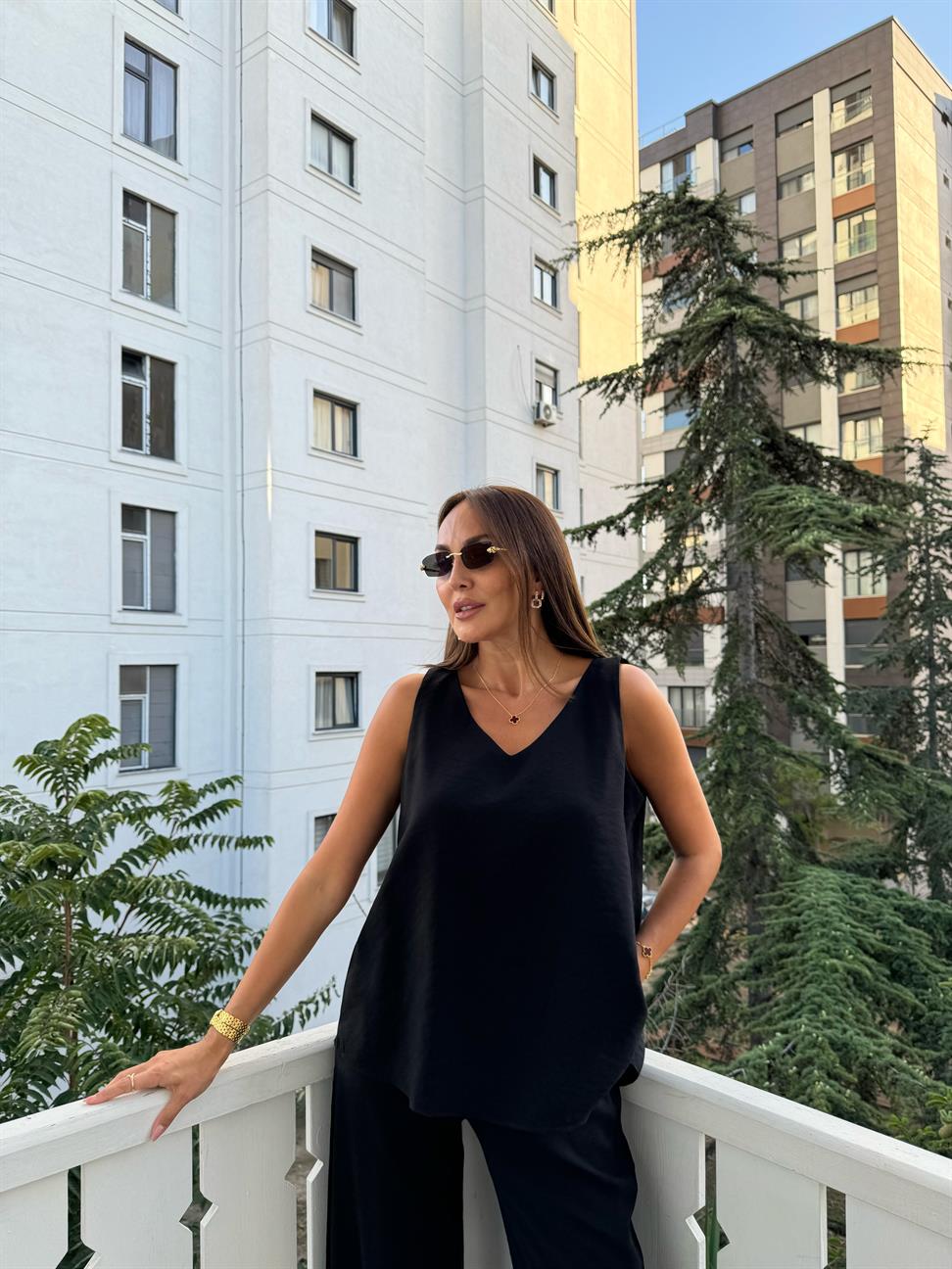 Siyah V Yaka Modal Pantolon Takım