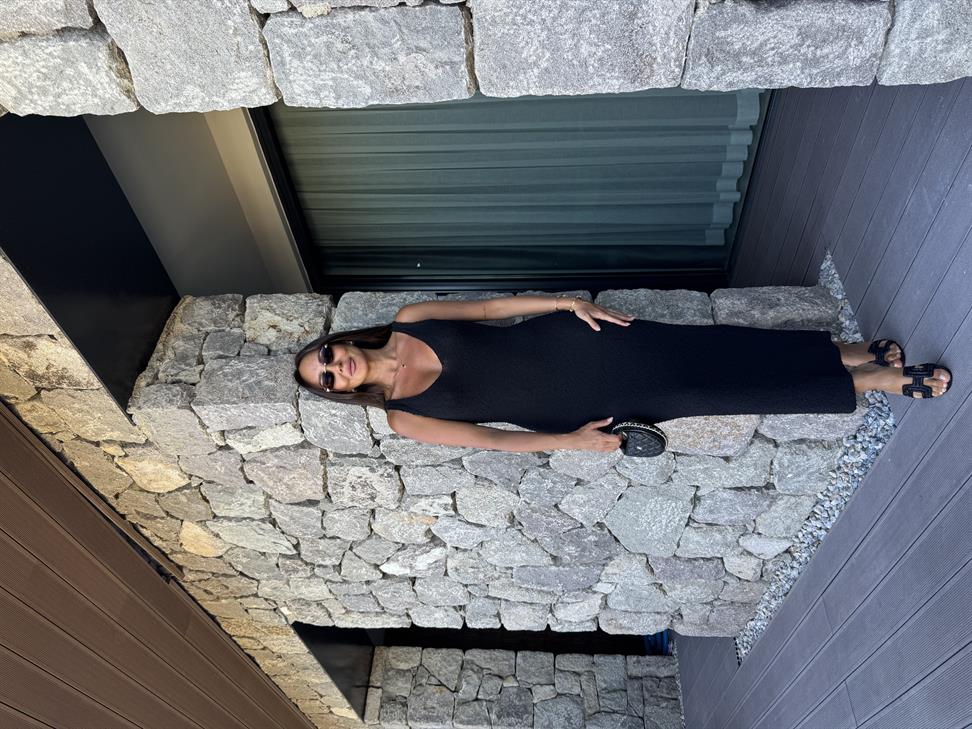 Siyah V Yaka Uzun Örme Elbise