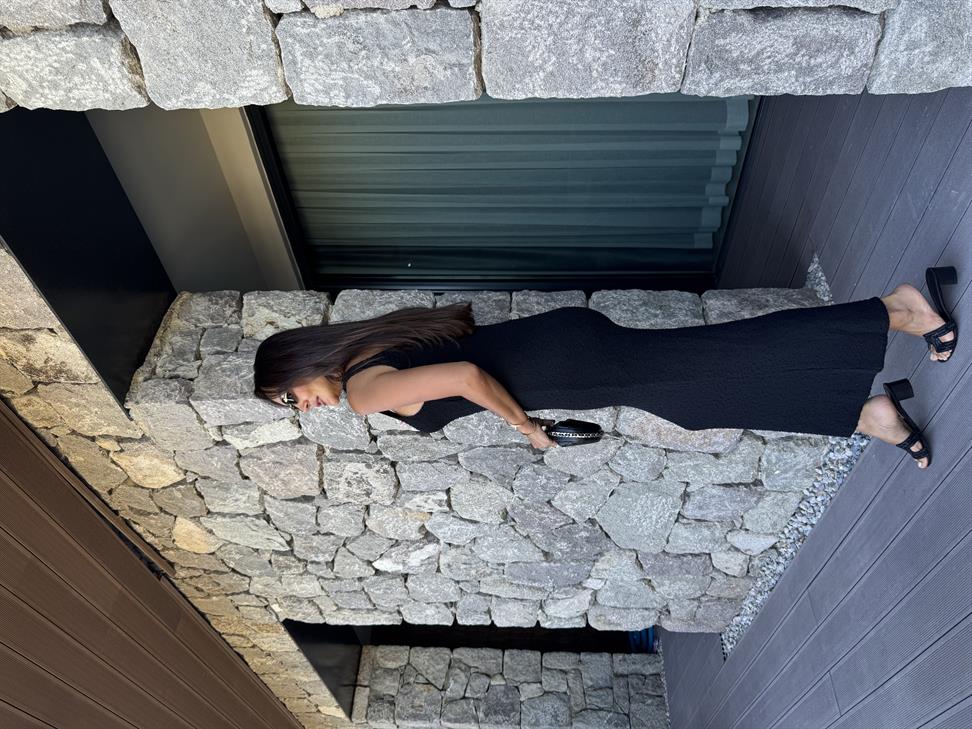 Siyah V Yaka Uzun Örme Elbise